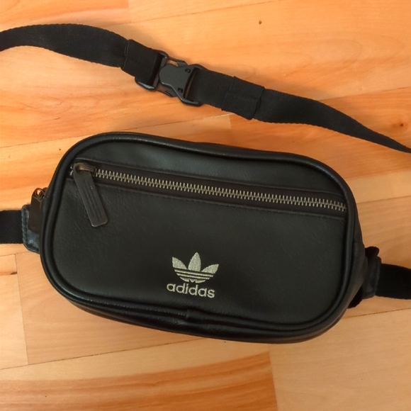 Adidas waist bag - Picture 1 of 7